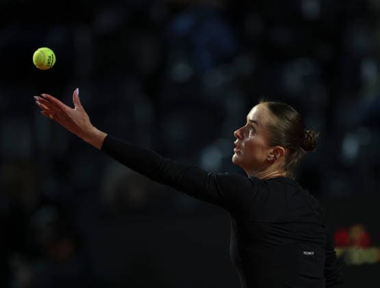 (260515) -- ROME, May 15, 2026 -- Elina Svitolina of Ukraine serves during the women s singles semifinal match between Elina Svitolina of Ukraine and Iga Swiatek of Poland at the WTA, Tennis Damen Italian Open in Rome, Italy, May 14, 2026. ) (SP)ITALY-ROME-TENNIS-WTA-ITALIAN OPEN-ELINA SVITOLINA VS IGA SWIATEK LixJing 