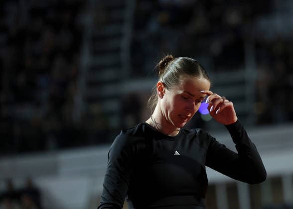 (260515) -- ROME, May 15, 2026 -- Elina Svitolina of Ukraine reacts after losing a point during the women s singles semifinal match between Elina Svitolina of Ukraine and Iga Swiatek of Poland at the WTA, Tennis Damen Italian Open in Rome, Italy, May 14, 2026. ) (SP)ITALY-ROME-TENNIS-WTA-ITALIAN OPEN-ELINA SVITOLINA VS IGA SWIATEK LixJing 