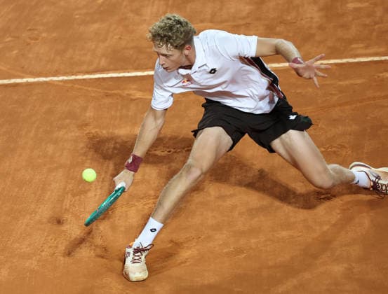 (260515) -- ROME, May 15, 2026 -- Martin Landaluce of Spain hits a return during the men s singles quarterfinal match between Martin Landaluce of Spain and Daniil Medvedev of Russia at the ATP, Tennis Herren Italian Open in Rome, Italy, May 14, 2026. ) (SP)ITALY-ROME-TENNIS-ATP-MARTIN LANDALUCE VS DANIIL MEDVEDEV LixJing 