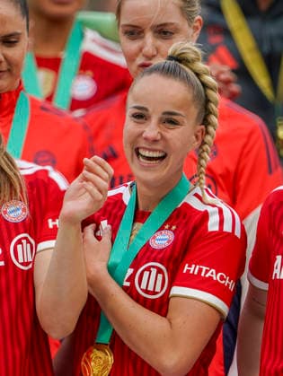 Deutschland: Fussball DFB-Pokal Frauen 2025 2026, Finale VfL Wolfsburg vs Bayern München RheinEnergieStadion (Köln): Geste, Gestik, Emotion Giulia Gwinn (FC Bayern München Frauen, 7) Mimik, Gesichtsausdruck, Emotion Köln *** Germany Soccer DFB Cup Women 2025 2026, Final VfL Wolfsburg vs Bayern Munich RheinEnergieStadion Cologne Gesture, Gesture, Emotion Giulia Gwinn FC Bayern Munich Women, 7 Facial expression, Facial expression, Emotion Cologne Copyright: xAymanxAlahmedx