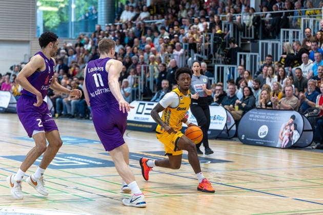 Robin Lodders BG Goettingen, 11 Charles Tyorne Harris Jr Bozic Estriche Knights Kirchheim, 03 GER, Bozic Estriche Knights Kirchheim vs BG Goettingen, BARMER 2 Basketball Bundesliga, Playoffs Game 4, Season 2025 2026, 14 05 2026 GER, Bozic Estriche Knights Kirchheim vs BG Goettingen, BARMER 2 Basketball Bundesliga, Playoffs Game 4, Season 2025 2026, 14 05 2026 Goeppingen Copyright: xEibner-Pressefoto NinaxSanderx EP_NSR