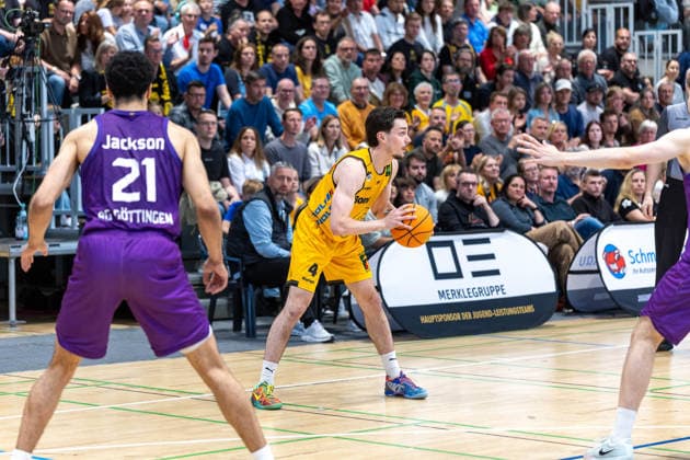 Zach Jackson BG Goettingen, 21 Gian Bahattin Aydinoglu Bozic Estriche Knights Kirchheim, 04 GER, Bozic Estriche Knights Kirchheim vs BG Goettingen, BARMER 2 Basketball Bundesliga, Playoffs Game 4, Season 2025 2026, 14 05 2026 GER, Bozic Estriche Knights Kirchheim vs BG Goettingen, BARMER 2 Basketball Bundesliga, Playoffs Game 4, Season 2025 2026, 14 05 2026 Goeppingen Copyright: xEibner-Pressefoto NinaxSanderx EP_NSR