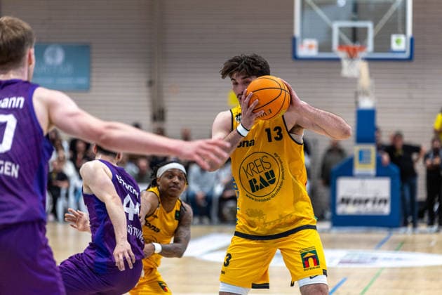 Julius Boehmer BG Goettingen, 44 Phillip Montreal Russell Bozic Estriche Knights Kirchheim, 01 Nicholas Gerard Spinoso Bozic Estriche Knights Kirchheim, 13 GER, Bozic Estriche Knights Kirchheim vs BG Goettingen, BARMER 2 Basketball Bundesliga, Playoffs Game 4, Season 2025 2026, 14 05 2026 GER, Bozic Estriche Knights Kirchheim vs BG Goettingen, BARMER 2 Basketball Bundesliga, Playoffs Game 4, Season 2025 2026, 14 05 2026 Goeppingen Copyright: xEibner-Pressefoto NinaxSanderx EP_NSR