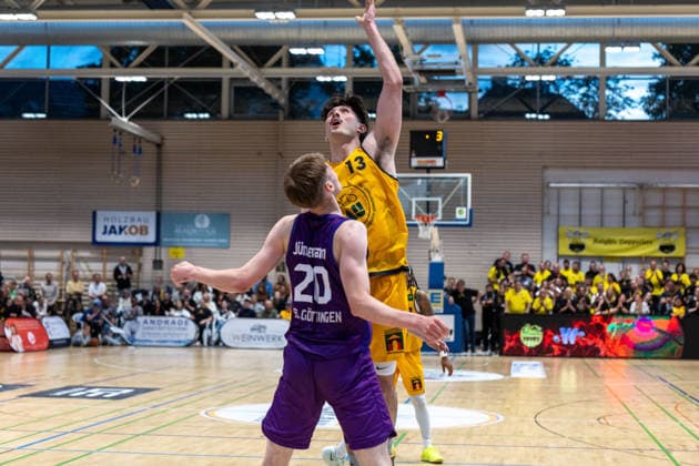Janis Juenemann BG Goettingen, 20 Nicholas Gerard Spinoso Bozic Estriche Knights Kirchheim, 13 GER, Bozic Estriche Knights Kirchheim vs BG Goettingen, BARMER 2 Basketball Bundesliga, Playoffs Game 4, Season 2025 2026, 14 05 2026 GER, Bozic Estriche Knights Kirchheim vs BG Goettingen, BARMER 2 Basketball Bundesliga, Playoffs Game 4, Season 2025 2026, 14 05 2026 Goeppingen Copyright: xEibner-Pressefoto NinaxSanderx EP_NSR