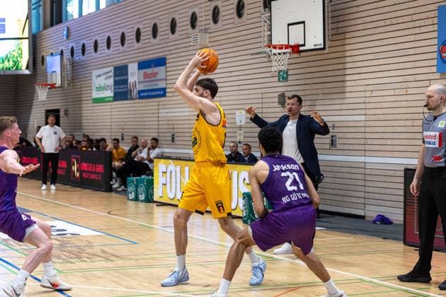 Nil Failenschmid Clavera Bozic Estriche Knights Kirchheim, 15 Zach Jackson BG Goettingen, 21 Fabian Strauss BG Goettingen, Headcoach GER, Bozic Estriche Knights Kirchheim vs BG Goettingen, BARMER 2 Basketball Bundesliga, Playoffs Game 4, Season 2025 2026, 14 05 2026 GER, Bozic Estriche Knights Kirchheim vs BG Goettingen, BARMER 2 Basketball Bundesliga, Playoffs Game 4, Season 2025 2026, 14 05 2026 Goeppingen Copyright: xEibner-Pressefoto NinaxSanderx EP_NSR