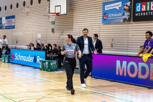 Danjana Rey Referee Fabian Strauss BG Goettingen, Headcoach GER, Bozic Estriche Knights Kirchheim vs BG Goettingen, BARMER 2 Basketball Bundesliga, Playoffs Game 4, Season 2025 2026, 14 05 2026 GER, Bozic Estriche Knights Kirchheim vs BG Goettingen, BARMER 2 Basketball Bundesliga, Playoffs Game 4, Season 2025 2026, 14 05 2026 Goeppingen Copyright: xEibner-Pressefoto NinaxSanderx EP_NSR