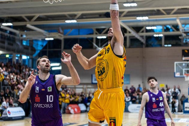 Hendrik Helge Drescher BG Goettingen, 10 Aeneas Jung Bozic Estriche Knights Kirchheim, 19 Julius Boehmer BG Goettingen, 44 GER, Bozic Estriche Knights Kirchheim vs BG Goettingen, BARMER 2 Basketball Bundesliga, Playoffs Game 4, Season 2025 2026, 14 05 2026 GER, Bozic Estriche Knights Kirchheim vs BG Goettingen, BARMER 2 Basketball Bundesliga, Playoffs Game 4, Season 2025 2026, 14 05 2026 Goeppingen Copyright: xEibner-Pressefoto NinaxSanderx EP_NSR
