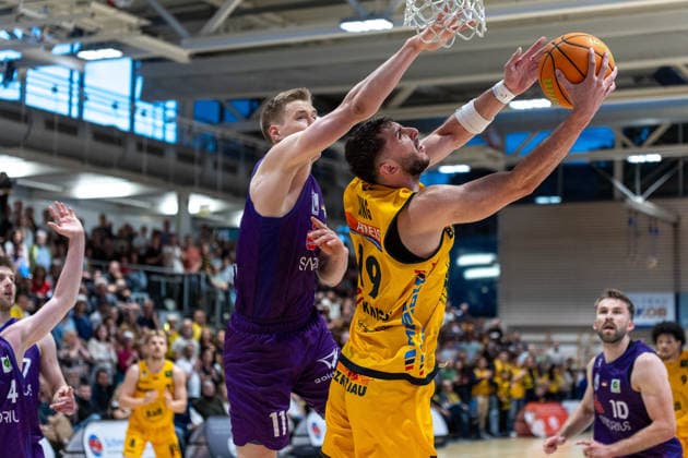 Robin Lodders BG Goettingen, 11 Aeneas Jung Bozic Estriche Knights Kirchheim, 19 GER, Bozic Estriche Knights Kirchheim vs BG Goettingen, BARMER 2 Basketball Bundesliga, Playoffs Game 4, Season 2025 2026, 14 05 2026 GER, Bozic Estriche Knights Kirchheim vs BG Goettingen, BARMER 2 Basketball Bundesliga, Playoffs Game 4, Season 2025 2026, 14 05 2026 Goeppingen Copyright: xEibner-Pressefoto NinaxSanderx EP_NSR