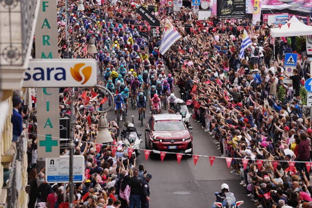 The pack rides during Stage 7 of the Giro d™Italia from Formia to Blockhaus, Italy. Friday May 15, 2026.  Copyright: xMassimoxPaolonex xLaPressex