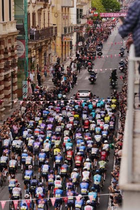 Riders at the start during Stage 7 of the Giro d™Italia from Formia to Blockhaus, Italy. Friday May 15, 2026.  Copyright: xMassimoxPaolonex xLaPressex