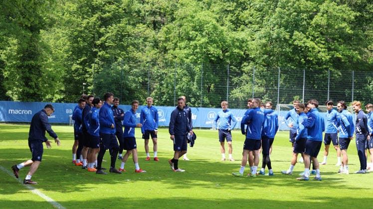 15 05 2026, xrekx, Soccer 2 Bundesliga, Karlsruher SC Training v l Christian Eichner Trainer Karlsruher SC DFL DFB REGULATIONS PROHIBIT ANY USE OF PHOTOGRAPHS as IMAGE SEQUENCES and or QUASI VIDEO Karlsruhe