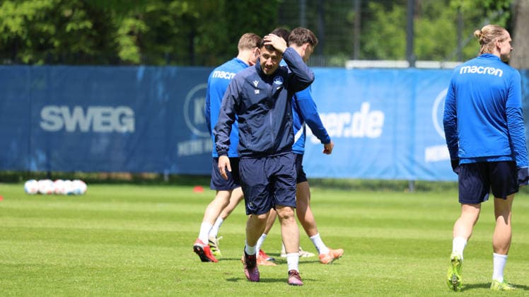15 05 2026, xrekx, Fußball 2 Bundesliga, Karlsruher SC Training v l Sirus Motekallemi Co Trainer Karlsruher SC DFL DFB REGULATIONS PROHIBIT ANY USE OF PHOTOGRAPHS as IMAGE SEQUENCES and or QUASI VIDEO Karlsruhe