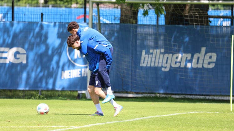 15 05 2026, xrekx, Soccer 2 Bundesliga, Karlsruher SC Training v l Lilian Egloff Karlsruher SC Louey Ben Farhat Karlsruher SC DFL DFB REGULATIONS PROHIBIT ANY USE OF PHOTOGRAPHS as IMAGE SEQUENCES and or QUASI VIDEO Karlsruhe