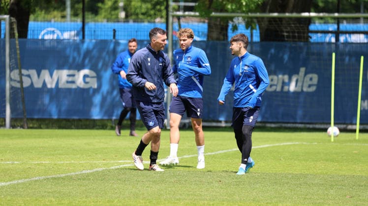 15 05 2026, xrekx, Soccer 2 Bundesliga, Karlsruher SC Training v l Christian Eichner Trainer Karlsruher SC Meiko Wäschenbach Waeschenbach Karlsruher SC Rafael Pinto Pedrosa Karlsruher SC DFL DFB REGULATIONS PROHIBIT ANY USE OF PHOTOGRAPHS as IMAGE SEQUENCES and or QUASI VIDEO Karlsruhe