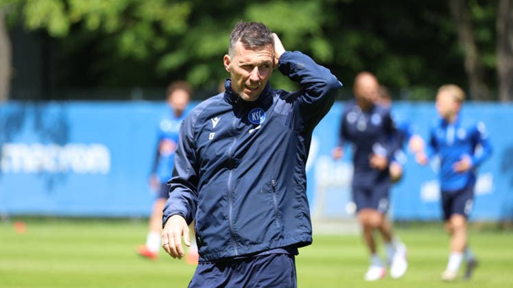 15 05 2026, xrekx, Soccer 2 Bundesliga, Karlsruher SC Training v l Christian Eichner Trainer Karlsruher SC DFL DFB REGULATIONS PROHIBIT ANY USE OF PHOTOGRAPHS as IMAGE SEQUENCES and or QUASI VIDEO Karlsruhe