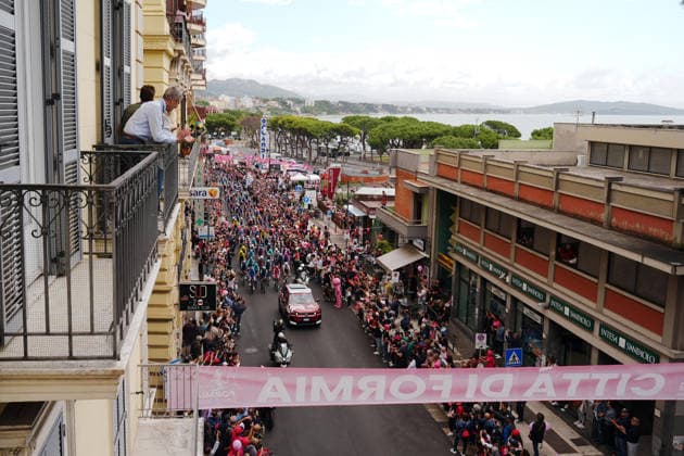 The riders at the start during Stage 7 of the Giro d™Italia from Formia to Blockhaus, Italy. Friday May 15, 2026.  Copyright: xMassimoxPaolonex xLaPressex