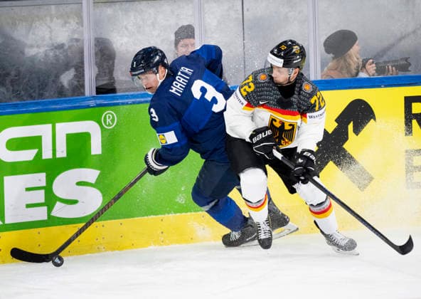LKS 20260515 Finland s Olli Määttä (L) and Germany s Dominik Kahun during the 2026 IIHF Ice hockey, Eishockey World Championships preliminary round group A match between Finland and Germany in Zurich, Switzerland on May 15, 2026. - RONI REKOMAA Zürich Switzerland VCtP7JWzXZ0  Copyright: xRonixRekomaax VCtP7JWzXZ0
