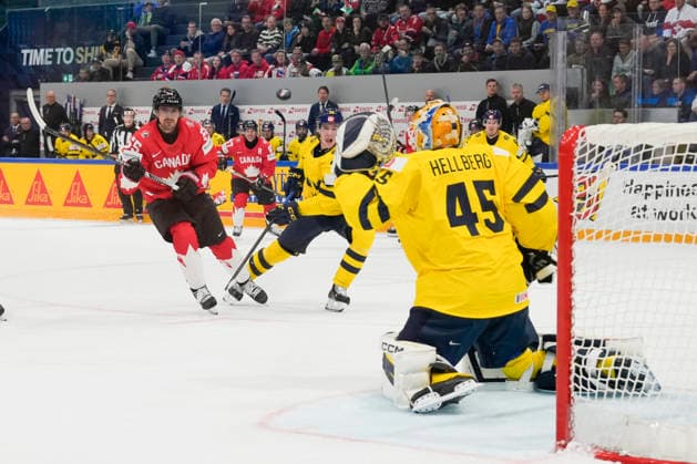 FRIBOURG, SWITZERLAND MAY 15 goalkeeper Magnus Hellberg of Sweden in action during the 2026 IIHF Ice Hockey World Championship Switzerland game between Canada and Sweden at BCF Arena on May 15, 2026 in Fribourg, Fribourg Fribourg BCF Arena Fribourg Switzerland Copyright: xJustPictures.ch JarixPestelaccix jp-en-EuSpIm-JP6_JAR_Canada_Sweden_15May2026_00054