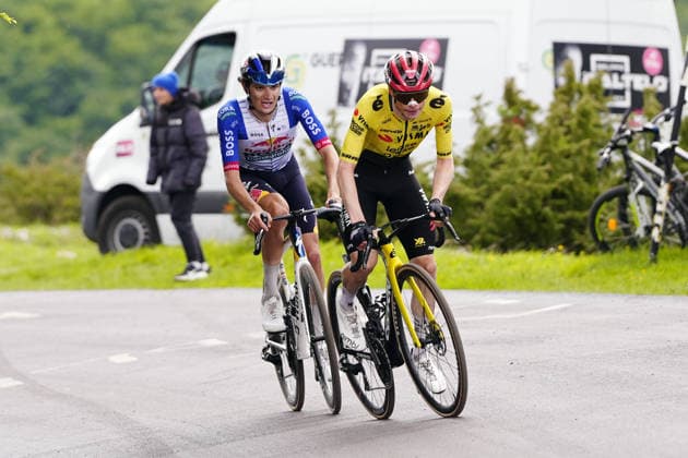 Denmark™s Jonas Vingegaard Hansen of Team Visma Lease A Bike and Italy™s Giulio Pellizzari of Red Bull - Bora - Hansgrohe during Stage 7 of the Giro d™Italia from Formia to Blockhaus, Italy. Friday May 15, 2026.  Copyright: xFabioxFerrarix xLaPressex