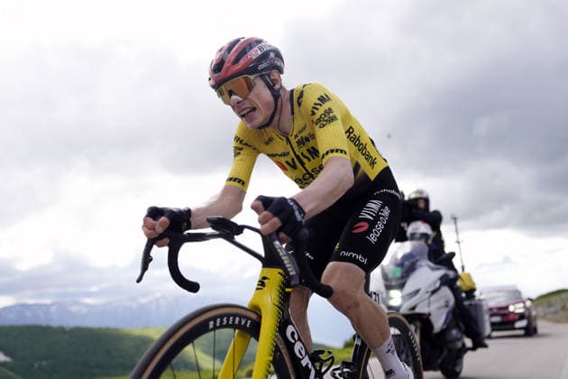 Denmark™s Jonas Vingegaard Hansen of Team Visma Lease A Bike leads the race during Stage 7 of the Giro d™Italia from Formia to Blockhaus, Italy. Friday May 15, 2026.  Copyright: xFabioxFerrarix xLaPressex