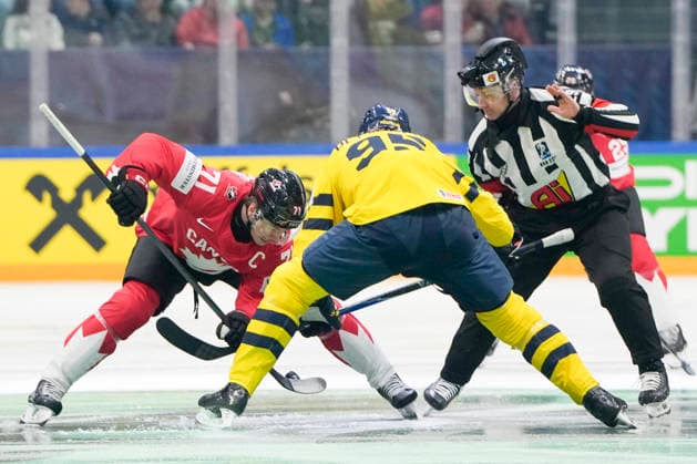 FRIBOURG, SWITZERLAND MAY 15 Macklin Celebrini of Canada L against Jacob De la Rose of Sweden C during the 2026 IIHF Ice Hockey World Championship Switzerland game between Canada and Sweden at BCF Arena on May 15, 2026 in Fribourg, Fribourg Fribourg BCF Arena Fribourg Switzerland Copyright: xJustPictures.ch JarixPestelaccix jp-en-EuSpIm-JP6_JAR_Canada_Sweden_15May2026_00068