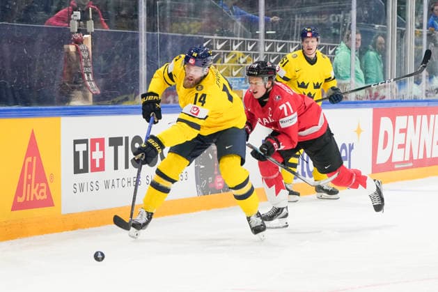 FRIBOURG, SWITZERLAND MAY 15 Mattias Ekholm of Sweden L against Macklin Celebrini of Canada R during the 2026 IIHF Ice Hockey World Championship Switzerland game between Canada and Sweden at BCF Arena on May 15, 2026 in Fribourg, Fribourg Fribourg BCF Arena Fribourg Switzerland Copyright: xJustPictures.ch JarixPestelaccix jp-en-EuSpIm-JP6_JAR_Canada_Sweden_15May2026_00091