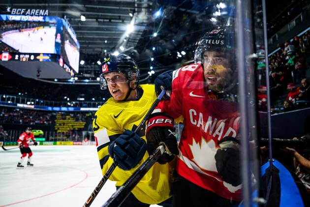 260515 Jakob Silfverberg of Sweden and Parker Wotherspoon of Canada during the 2026 IIHF Ice Hockey World Championship match between Canada and Sweden on May 15, 2026 in Fribourg Photo Jesper Zerman BILDBYRAN kod JZ JZ0714 ishockey ice hockey ishockey vm 2026 vm 2026 iihf world championship kanada canada sverige sweden canada kanada bbeng bbauto  Copyright: JESPERxZERMAN BB260515JZ018
