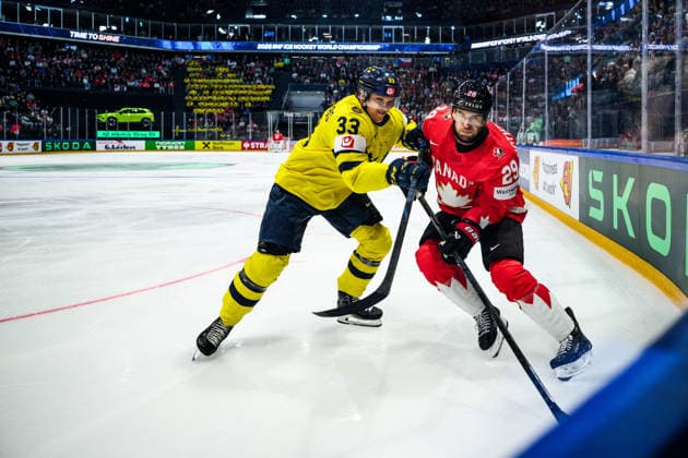 260515 Jakob Silfverberg of Sweden and Parker Wotherspoon of Canada during the 2026 IIHF Ice Hockey World Championship match between Canada and Sweden on May 15, 2026 in Fribourg Photo Jesper Zerman BILDBYRAN kod JZ JZ0714 ishockey ice hockey ishockey vm 2026 vm 2026 iihf world championship kanada canada sverige sweden canada kanada bbeng bbauto  Copyright: JESPERxZERMAN BB260515JZ019