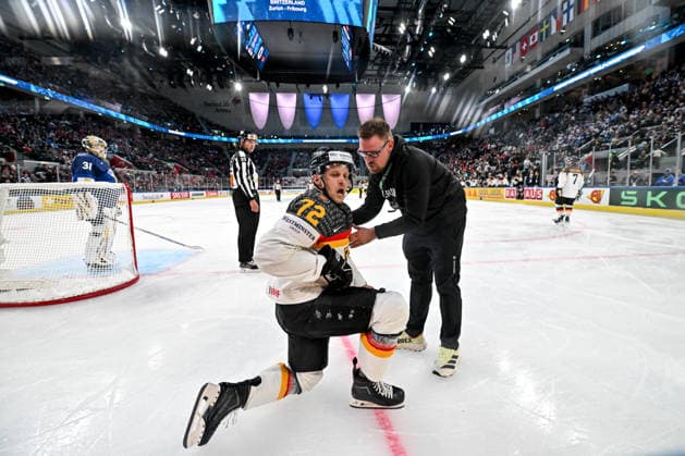 ZURICH, SWITZERLAND MAY 15 Dominik Kahun of Germany after an injury during the 2026 IIHF Ice Hockey World Championship Switzerland game between Finland and Germany at Swiss Life Arena on May 15, 2026 in Zurich, Zurich Zurich Swiss Life Arena Zurich Switzerland Copyright: xJustPictures.ch AndreaxBrancax jp-en-EuSpIm-JP7_ANB_Fin_Ger_15052026_1652