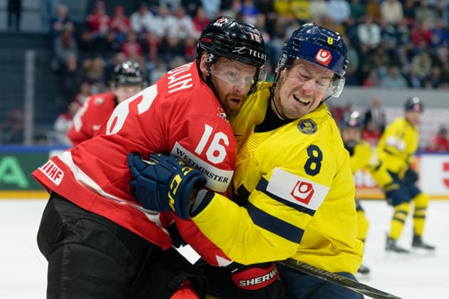 Fribourg, Switzerland - May 15 : Brown Connor of Canada Hagg Robert of Sweden battle for the puck (duel) during the 2026 IIHF Ice hockey, Eishockey World Championship, WM, Weltmeisterschaft match between Canada and Sweden at Fribourg BCF Arena on May 15 , 2026 in Fribourg, Switzerland.  Copyright: xGiuseppexVelletrix Sportspressphoto_SPR147043