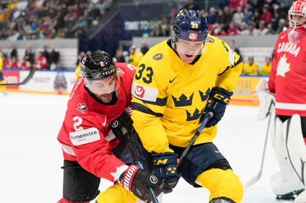 FRIBOURG, SWITZERLAND MAY 15 Jakob Silfverberg of Sweden R against Dylan Demelo of Canada L during the 2026 IIHF Ice Hockey World Championship Switzerland game between Canada and Sweden at BCF Arena on May 15, 2026 in Fribourg, Fribourg Fribourg BCF Arena Fribourg Switzerland Copyright: xJustPictures.ch JarixPestelaccix jp-en-EuSpIm-JP6_JAR_Canada_Sweden_15May2026_00171
