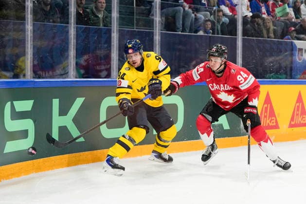FRIBOURG, SWITZERLAND MAY 15 Joel Persson of Sweden L against Porter Martone of Canada R during the 2026 IIHF Ice Hockey World Championship Switzerland game between Canada and Sweden at BCF Arena on May 15, 2026 in Fribourg, Fribourg Fribourg BCF Arena Fribourg Switzerland Copyright: xJustPictures.ch JarixPestelaccix jp-en-EuSpIm-JP6_JAR_Canada_Sweden_15May2026_00182