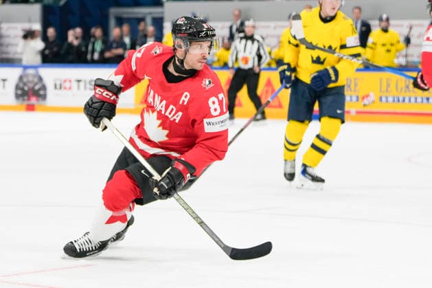 FRIBOURG, SWITZERLAND MAY 15 Sidney Crosby of Canada in action during the 2026 IIHF Ice Hockey World Championship Switzerland game between Canada and Sweden at BCF Arena on May 15, 2026 in Fribourg, Fribourg Fribourg BCF Arena Fribourg Switzerland Copyright: xJustPictures.ch JarixPestelaccix jp-en-EuSpIm-JP6_JAR_Canada_Sweden_15May2026_00254