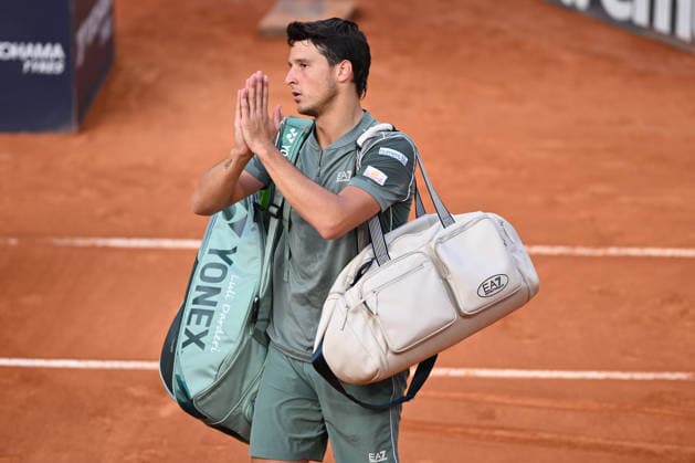 TENNIS - Internazionali di Tennis - Internazionali BNL d Italia Photo by IPA ABACAPRESS.COM84724977 - Luciano Darderi of Italy greets the supporters at the end of the match against Casper Ruud of Norway during the Internazionali BNL d Italia Day Eleven at Foro Italico on May 15, 2026 in Rome, Italy. Rome Italy  Copyright: xIPAxSport ABACAx