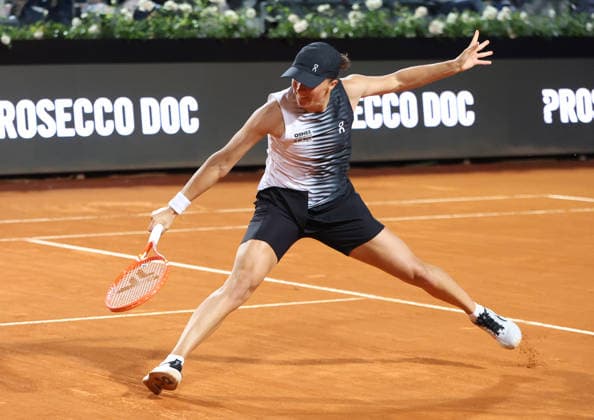 May 15, 2026, Rome, Lazio, Italy: IGA SWIATEK of Poland during the match against E. Svitolina of Ukraine in the semifinals of tennis tournament WTA, Tennis Damen 1000 Internazionali BNL DÃ¢â‚¬â ¢Italia, Rome, Italy. Swiatek lost 4:6, 6:2, 2:6. Rome Italy - ZUMAc278 20260515_zsp_c278_024 Copyright: xMarcinxCholewinskix