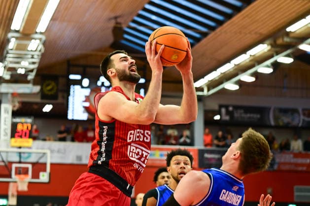 Viktor Kovacevic, Brock Gardner 2 Bundesliga Pro A, Play Off Game 4, quarter final, 46ers, Basketball, Basketball season 2025 2026, BBL, Germany, Gießen 46ers Hakro Merlins Crailsheim, Gießen in red, Men, Crailsheim in blue