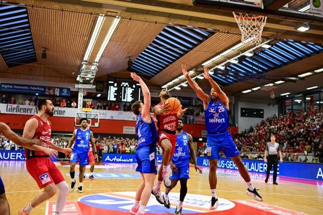 Brock Gardner, Kyle Castlin, Marvin Ogunsipe 2 Bundesliga Pro A, Play Off Game 4, quarter final, 46ers, Basketball, Basketball season 2025 2026, BBL, Germany, Gießen 46ers Hakro Merlins Crailsheim, Gießen in red, Men, Crailsheim in blue