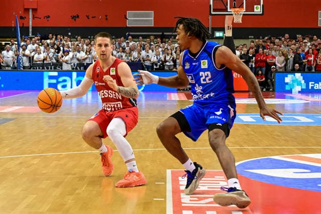 Adnan Arslanagic, Gianni Otto 2 Bundesliga Pro A, Play Off game 4, quarter final, 46ers, Basketball, Basketball season 2025 2026, BBL, Germany, Gießen 46ers Hakro Merlins Crailsheim, Gießen in red, Men, Crailsheim in blue