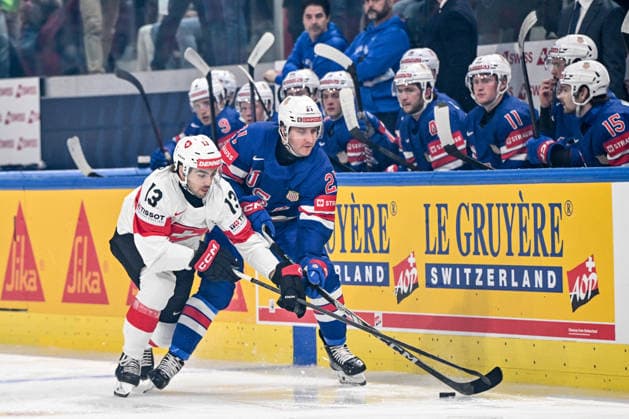 ZURICH, SWITZERLAND MAY 15 Nico Hischier of Switzerland and Alex Steeves of United States in a battle along the boards during the 2026 IIHF Ice Hockey World Championship Switzerland game between USA and Switzerland at Swiss Life Arena on May 15, 2026 in Zurich, Zurich Zurich Swiss Life Arena Zurich Switzerland Switzerland Copyright: xJustPictures.ch AndreaxBrancax jp-en-EuSpIm-JP7_ANB_US_Sui_15052026_9028