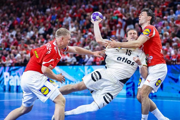 15.05.2026, xIAJx, Handball, Länderspiel, Testspiel, Dänemark - Deutschland, Royal Arena Kopenhagen: Juri Knorr (Deutschland 15) Emil Bergholt (Dänemark 33) Niclas Kirkelökke (Dänemark 3) Dänemark *** 15 05 2026, xIAJx, handball, international match, test match, Denmark Germany, Royal Arena Copenhagen Juri Knorr Germany 15 Emil Bergholt Denmark 33 Niclas Kirkelökke Denmark 3 Denmark