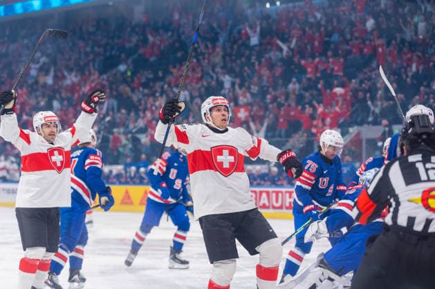 15 05 2026, Zurich, Swiss Life Arena, Ice Hockey World Championships USA Switzerland, JUbel zum 1 0 von 44 Pius Suter Switzerland Zurich Swiss Life Arena Zurich Switzerland Copyright: xJustPictures.ch StefanxEmchx jp-de-StEm-DSC0022720260515