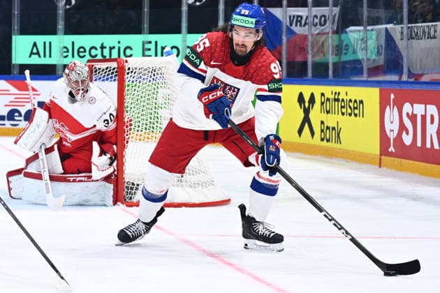 Daniel Vozenilek of Czech Republic, right, in action during the IIHF World Championship, WM, Weltmeisterschaft Group B match Czech Republic vs Denmark on May 15, 2026, Fribourg, Switzerland. At left is goalkeeper Mads Sogard of Denmark. (CTKxPhoto RadekxPetrasek) CTKPhotoP2026051508313  CTKPhotoP2026051508313