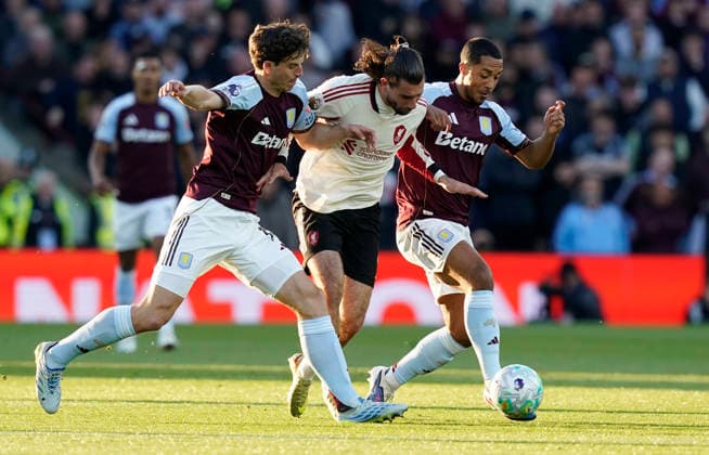 Football, England, Aston Villa - Liverpool FC
