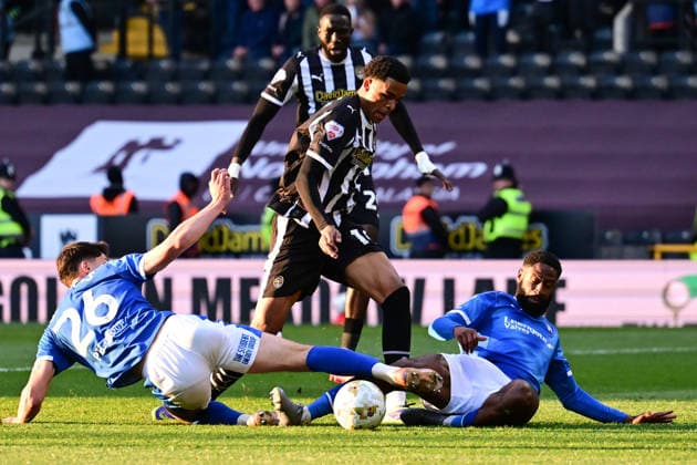 Notts County v Chesterfield, EFL Sky Bet League 2, Play Off Second Leg Notts County midfielder (on loan from Huddersfield Town) Tom Lorpenda (14) takes on Chesterfield defender (on loan from Aston Villa) Sil Swinkels (26) and Chesterfield defender Janoi Donacien (44) during the EFL Sky Bet League 2 Play Off Second Leg match between Notts County and Chesterfield at Meadow Lane, Nottingham, UK on 15 May 2026. Nottingham Meadow Lane Nottinghamshire UK Editorial use only DataCo restrictions apply See www.football-dataco.com , Copyright: xDennisxGoodwinx PSI-24254-0023