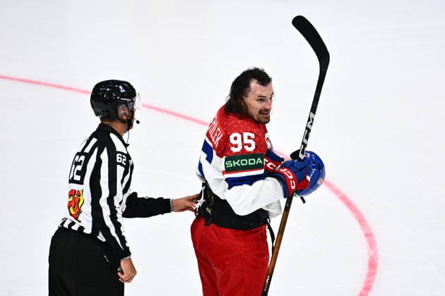 Daniel Vozenilek of Czech Republic and referee during the IIHF World Championship, WM, Weltmeisterschaft Group B match Czech Republic vs Denmark on May 15, 2026, Fribourg, Switzerland. (CTKxPhoto RadekxPetrasek) CTKPhotoP2026051508590  CTKPhotoP2026051508590