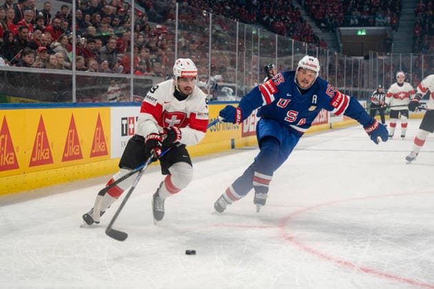 ZURICH, ZURICH - MAY 15: Damien Riat of Switzerland battles with Ryan Lindgren of USA during the 2026 IIHF World Championship, WM, Weltmeisterschaft Group A match between Switzerland and USA at Swiss Life Arena on May 15, 2026 in Zurich, Zurich, Switzerland. Copyright: xLivioxBaeriswylx xSPPx Sportspressphoto_SPR147230