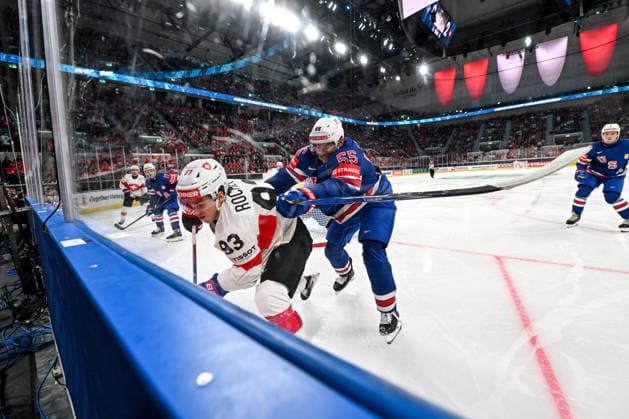 ZURICH, SWITZERLAND MAY 15 Theo Rochette of Switzerland gets hit by Ryan Lindgren of United States during the 2026 IIHF Ice Hockey World Championship Switzerland game between USA and Switzerland at Swiss Life Arena on May 15, 2026 in Zurich, Zurich Zurich Swiss Life Arena Zurich Switzerland Copyright: xJustPictures.ch AndreaxBrancax jp-en-EuSpIm-JP7_ANB_US_Sui_15052026_2862