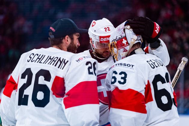 Eishockey, WM, USA - Schweiz ZURICH, SWITZERLAND - MAY 15: Leonardo Genoni (Switzerland, 63), Sandro Aeschlimann (Switzerland, 26) and Nino Niederreiter (Switzerland, 22) after the Preliminary Round - Group A Match 3 between United States and Switzerland at the IIHF Ice hockey, Eishockey World Championship, WM, Weltmeisterschaft 2026, Swiss Life Arena on May 15, 2026 in Zurich, Switzerland. Zurich Switzerland Copyright: xTimoxSteinx