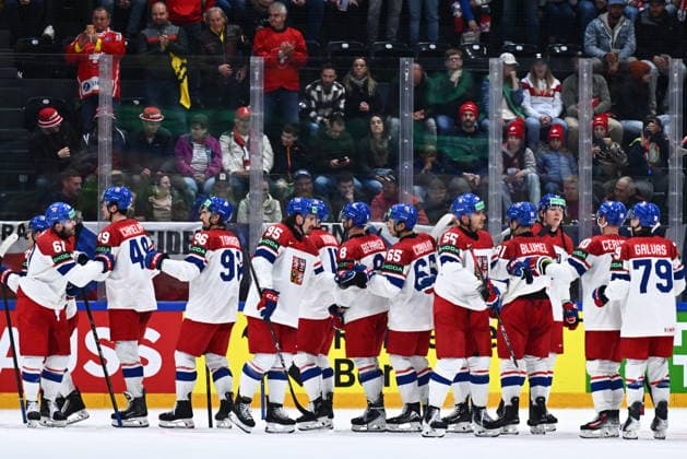 Czech players celebrate after winning the IIHF World Championship, WM, Weltmeisterschaft Group B match Czech Republic vs Denmark on May 15, 2026, Fribourg, Switzerland. (CTKxPhoto RadekxPetrasek) CTKPhotoP2026051509217  CTKPhotoP2026051509217