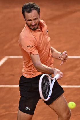 IPA84732549 - Daniil Medvedev against Jannik Sinner of Italy during the Internazionali BNL d Italia Day Eleven at Foro Italico on May 15, 2026 in Rome, Italy.  Copyright: xDomenicoxCippitelli IPAxSportx xx 84732549